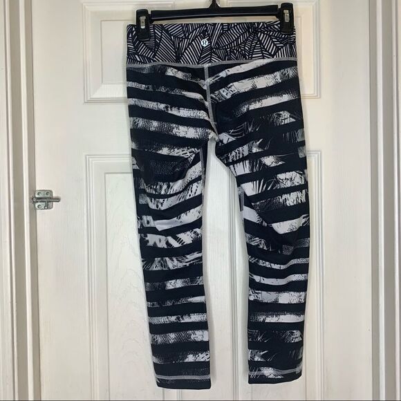 Lululemon Wunder Under Crop II,Shady Palms/Banana Leaf/Gingham Black,White SZ 4 - Picture 7 of 8